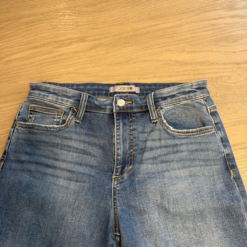 Joe's Jeans Medium Wash Distressed Hem Straight Leg Relaxed Fit Sz 26 Farmcore - Picture 2 of 10